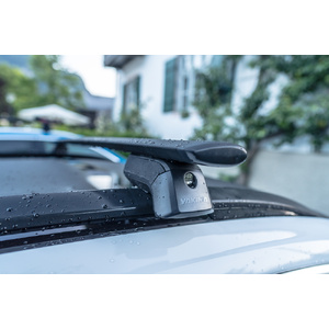 Yakima Black 2 Bar JetStream Thru Bar Rail Mount Crossbar Kit for SsangYong Korando 5dr SUV (2020 - On)