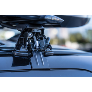 Yakima Black 2 Bar JetStream Thru Bar Clamp Mount Crossbar Kit for Hyundai Elantra 4dr Sedan (07/2011 - 2016)